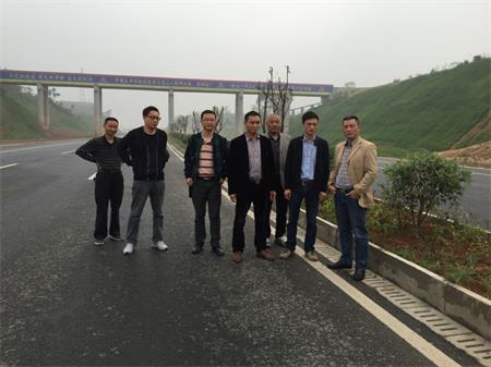 岷東大道東坡段5.8公里道路隔離帶綠化工程順利驗收(圖1) 岷東大道東坡段5.8公里道路隔離帶綠化工程順利驗收(圖1)